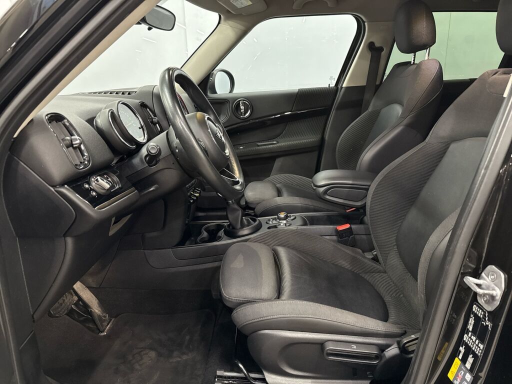 Mini Countryman 2019 Musta