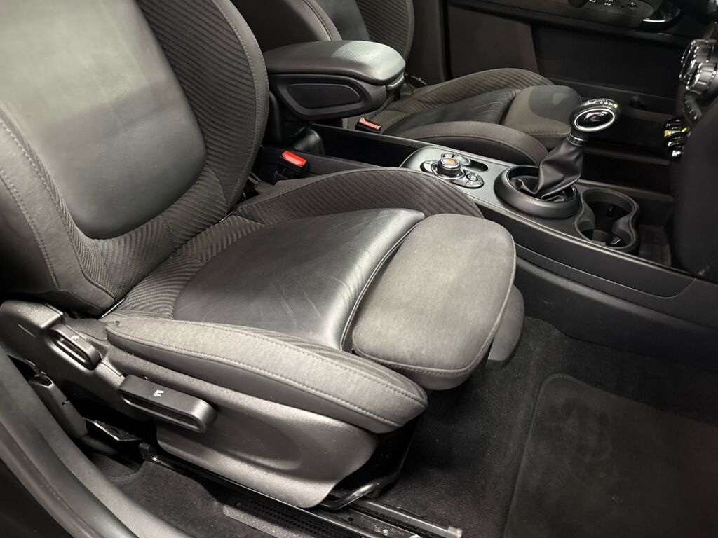 Mini Countryman 2019 Musta