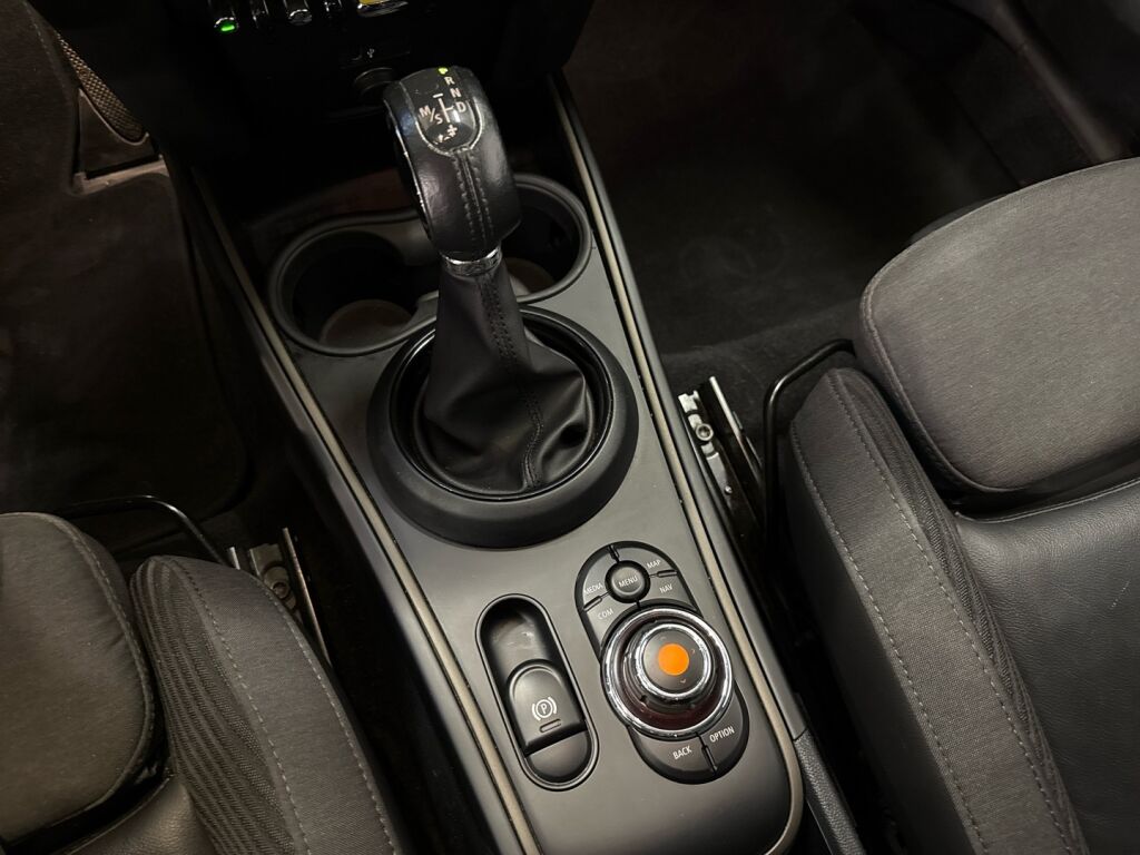 Mini Countryman 2019 Musta