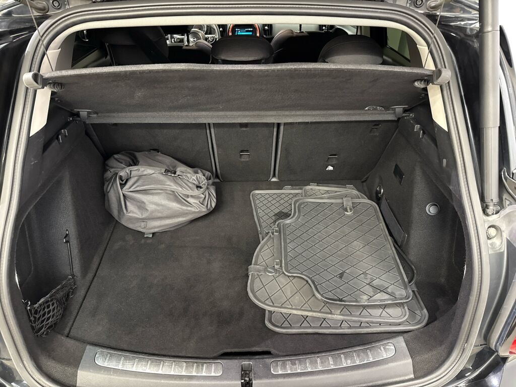 Mini Countryman 2019 Musta