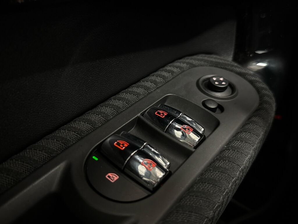 Mini Countryman 2019 Musta