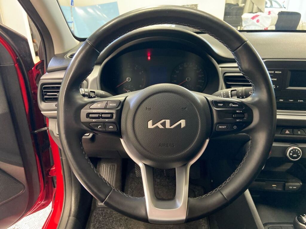 Kia Rio 2022 Punainen