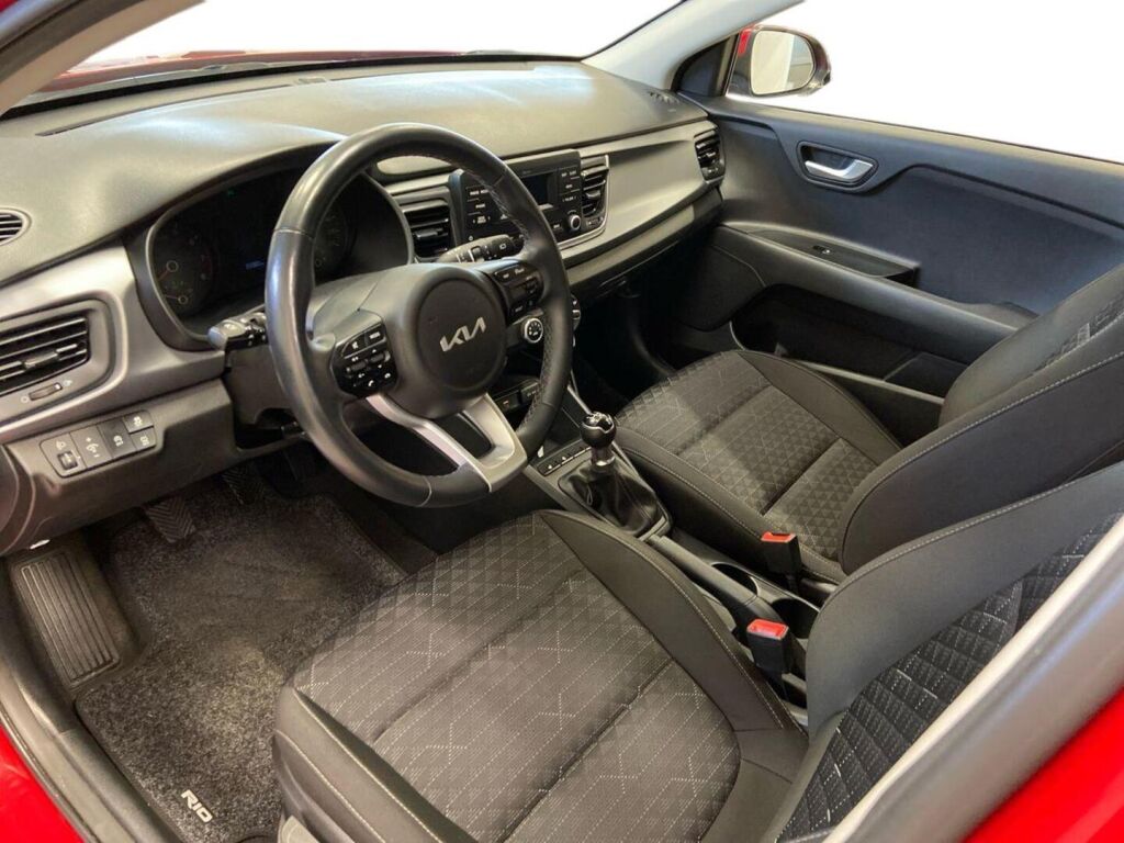 Kia Rio 2022 Punainen