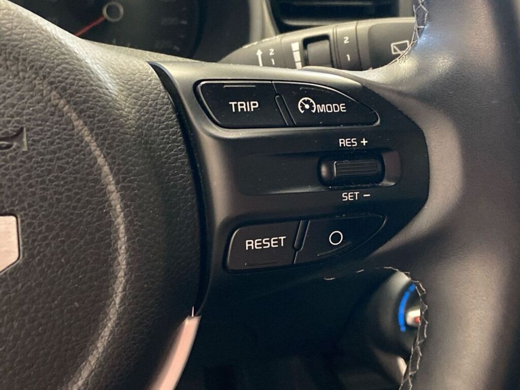Kia Rio 2022 Punainen