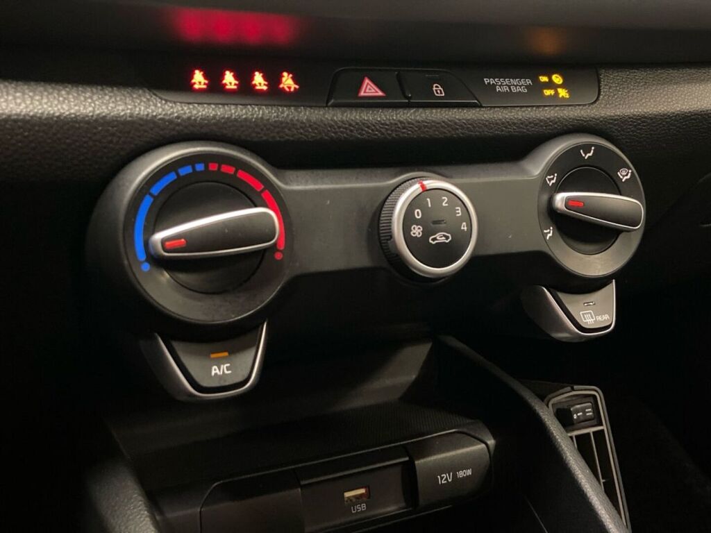 Kia Rio 2022 Punainen