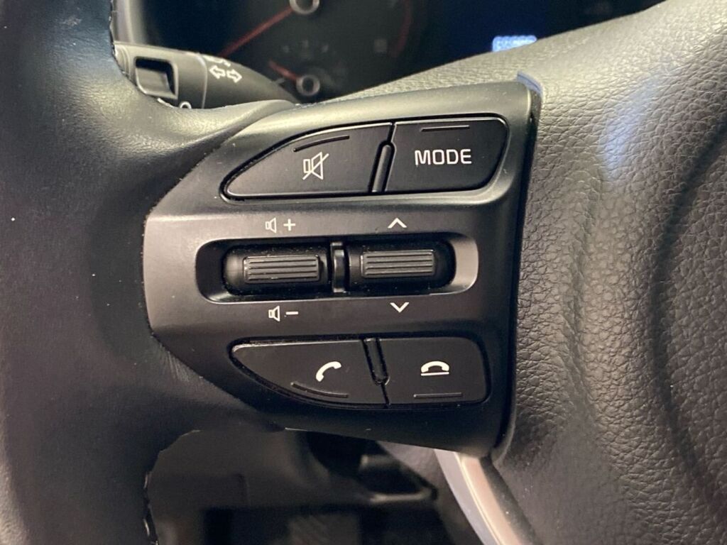 Kia Rio 2022 Punainen