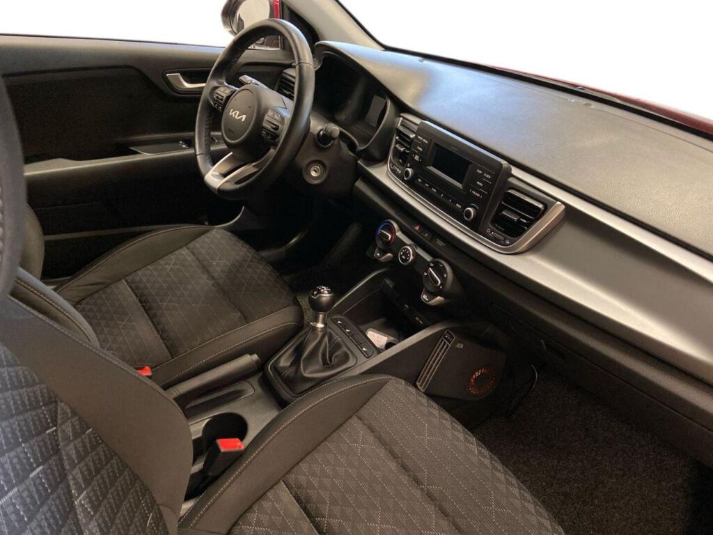 Kia Rio 2022 Punainen