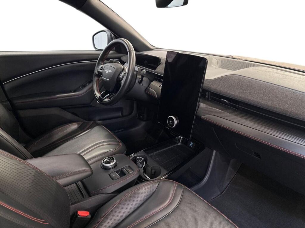 Ford Mustang Mach-E 2021 Punainen