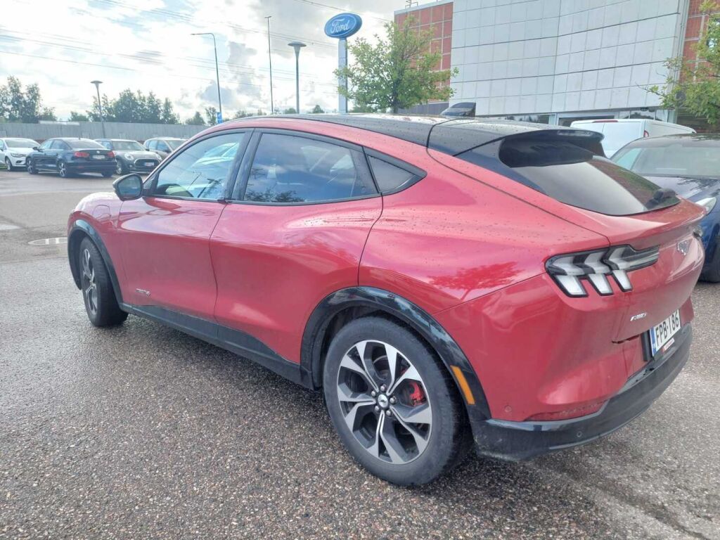 Ford Mustang Mach-E 2021 Punainen