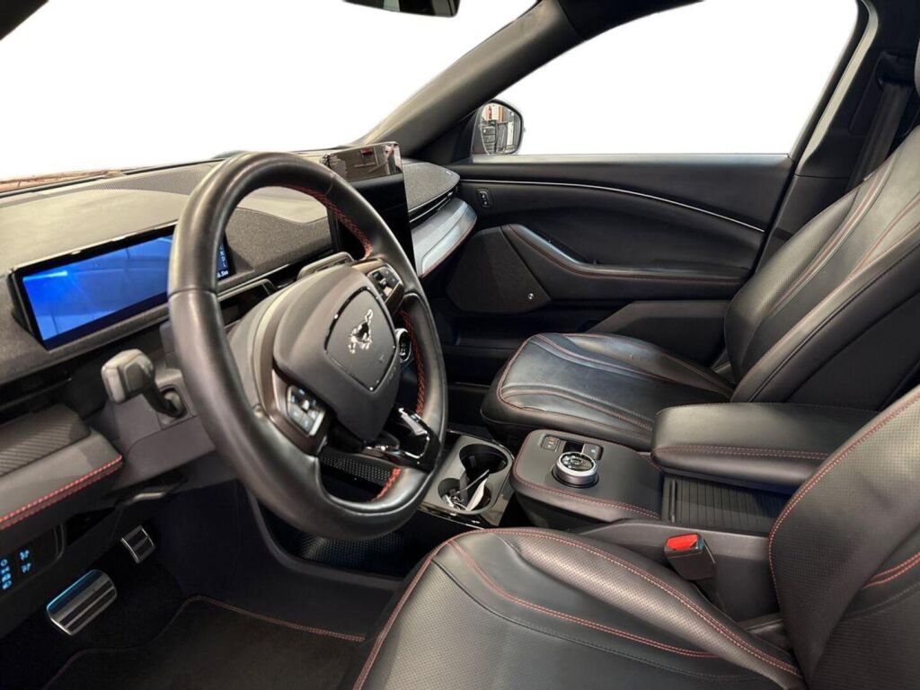 Ford Mustang Mach-E 2021 Punainen