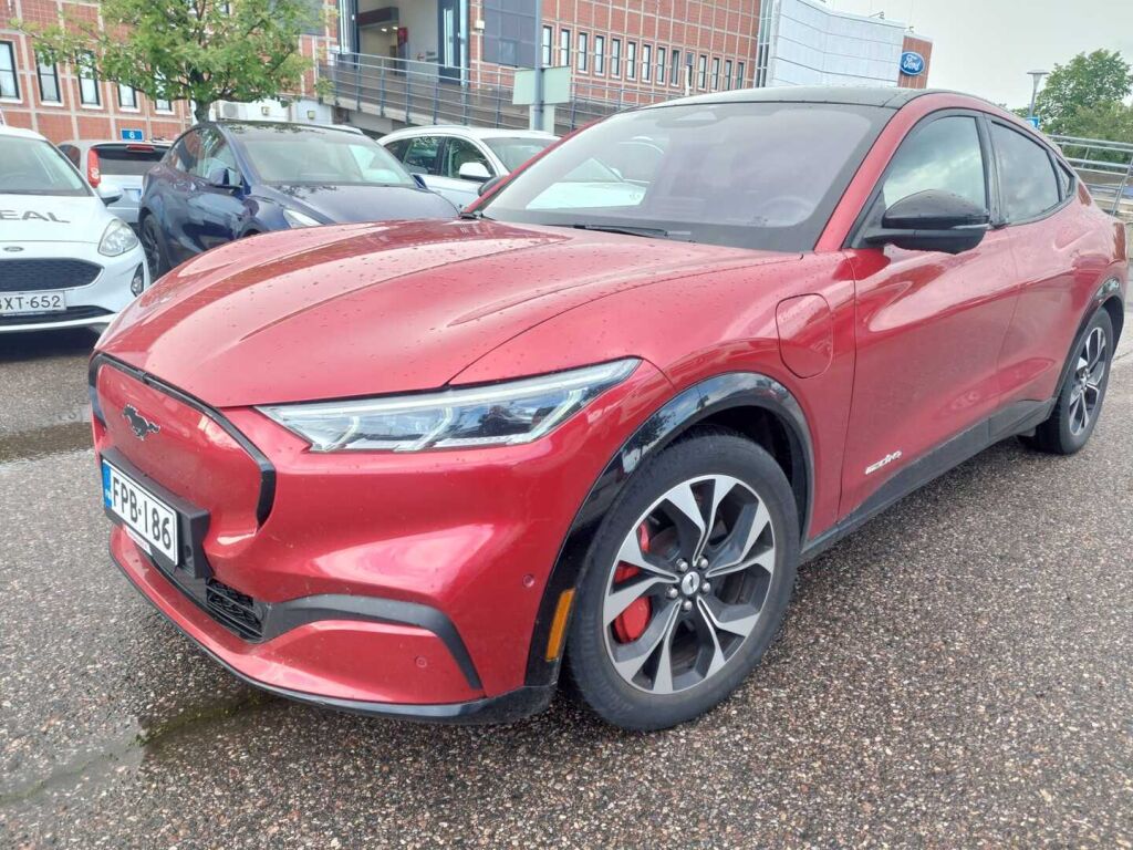 Ford Mustang Mach-E 2021 Punainen