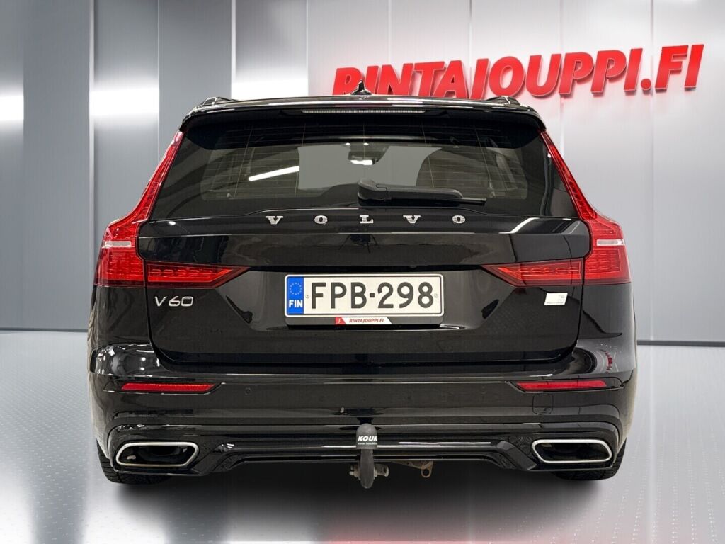 Volvo V60 2021 Musta