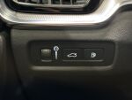 Volvo V60 2021 Musta