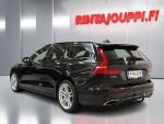 Volvo V60 2021 Musta
