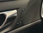 Volvo V60 2022 Musta
