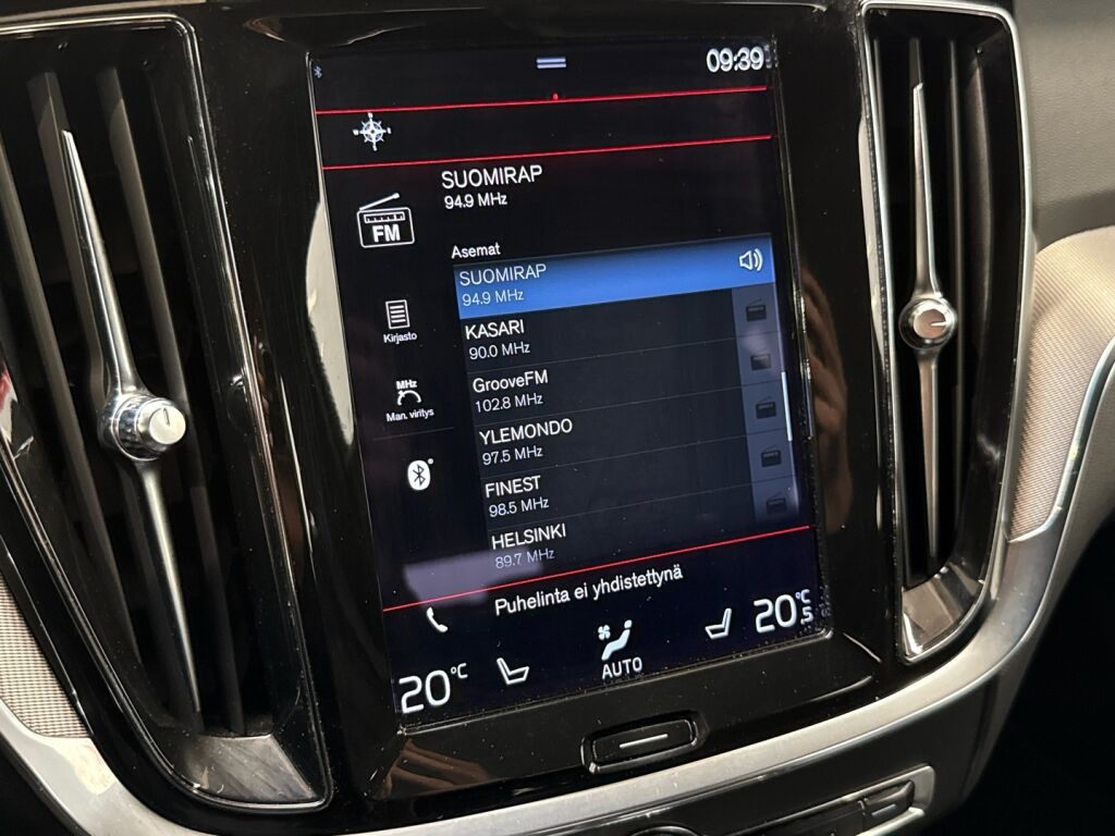 Volvo V60 2022 Musta