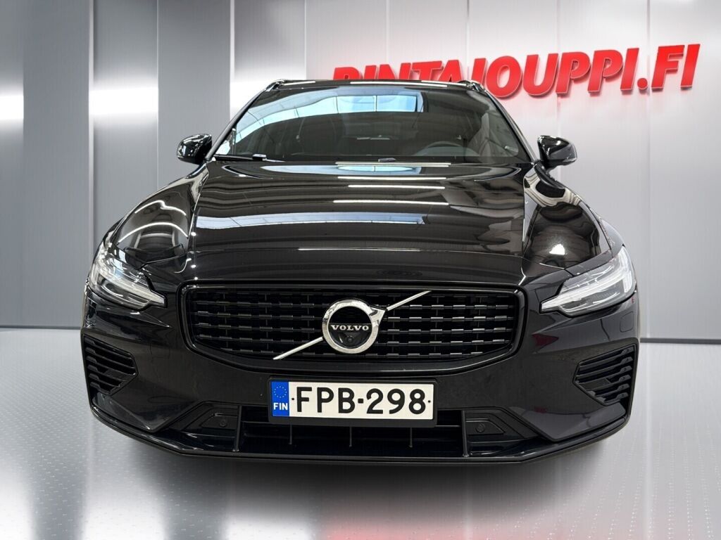 Volvo V60 2021 Musta