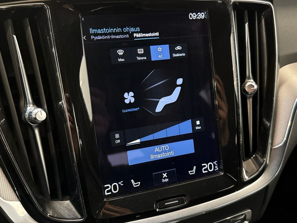 Volvo V60 2022 Musta