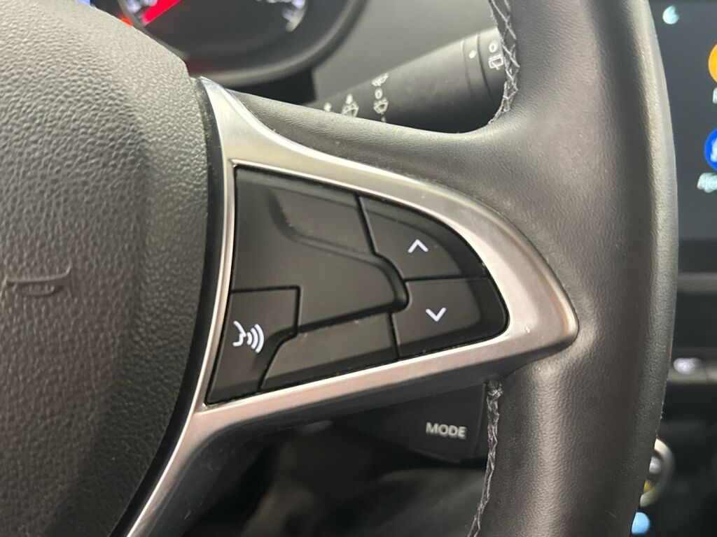 Dacia Duster 2022 Valkoinen