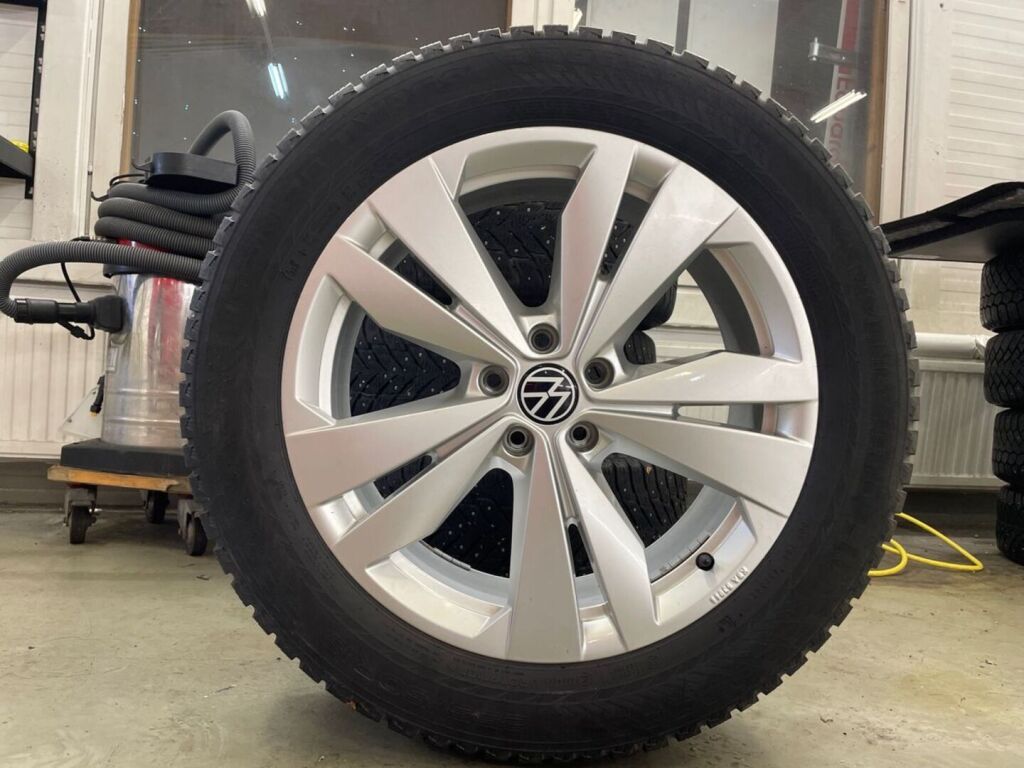 Volkswagen ID.5 2022 Punainen