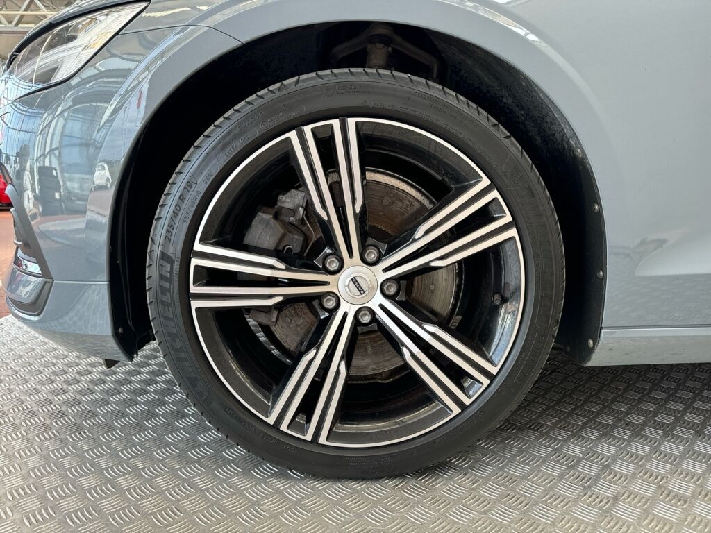 Volvo S60 2023 Harmaa