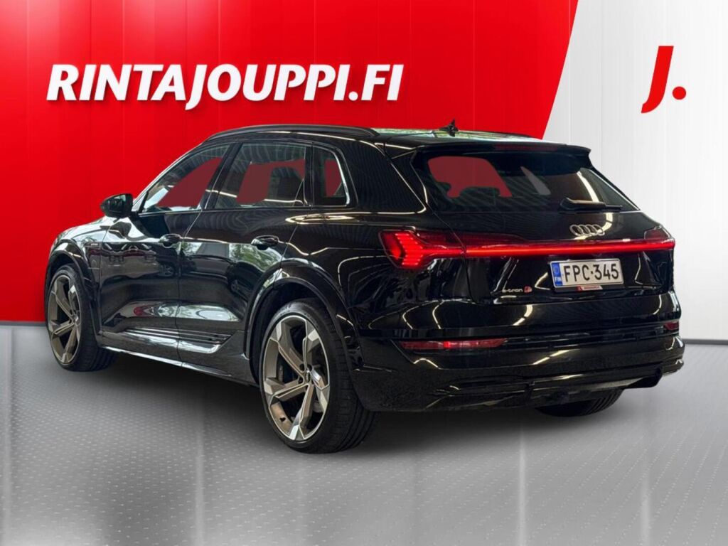 Audi e-tron 2022 Musta