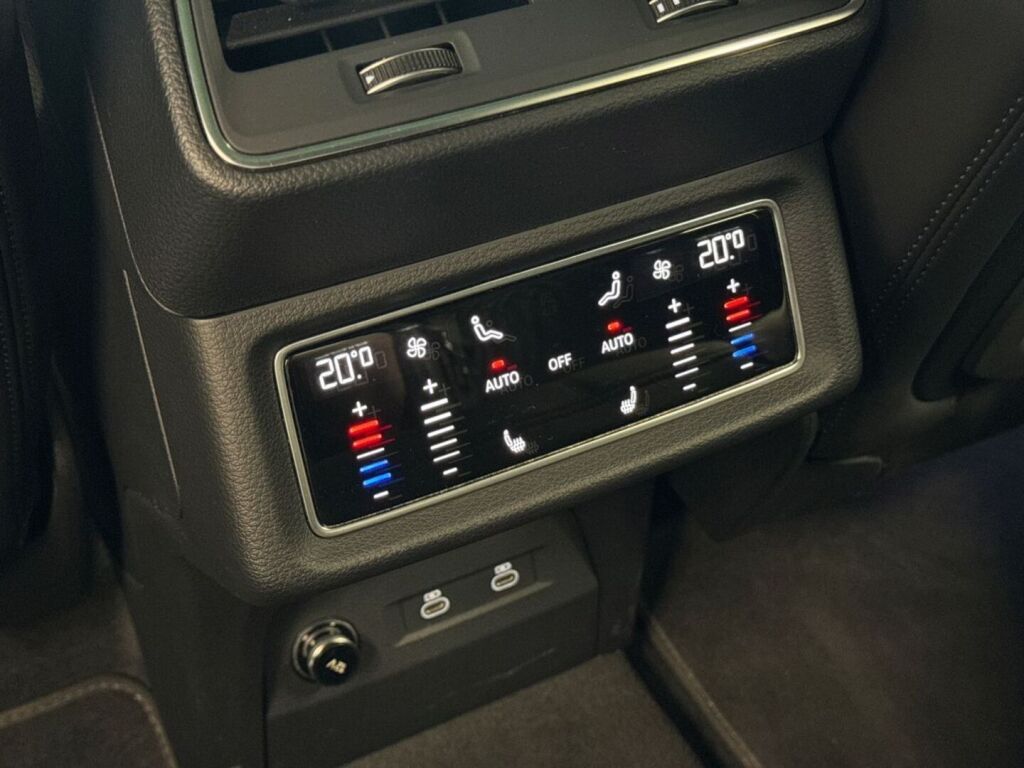 Audi e-tron 2022 Musta