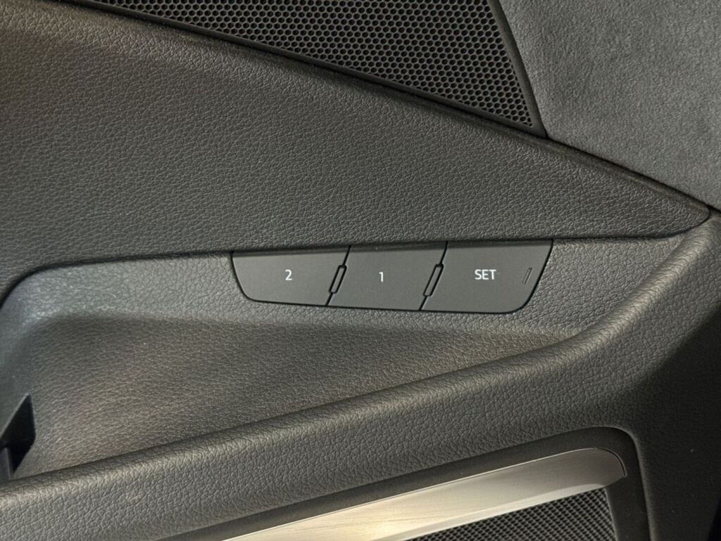 Audi e-tron 2022 Musta
