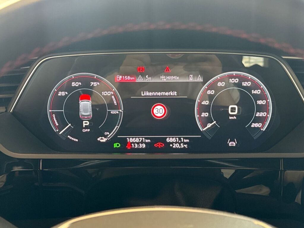 Audi e-tron 2022 Musta