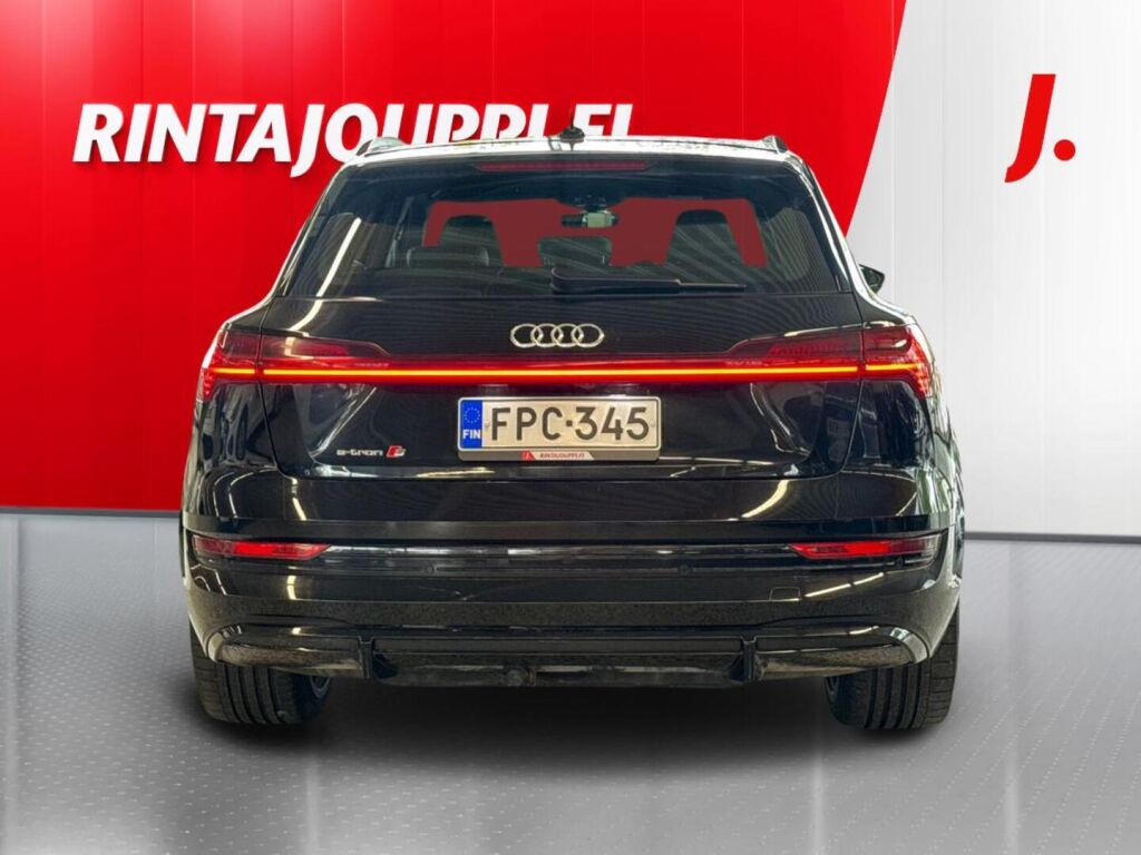 Audi e-tron 2022 Musta