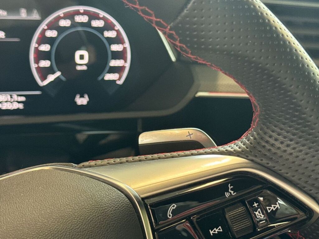 Audi e-tron 2022 Musta