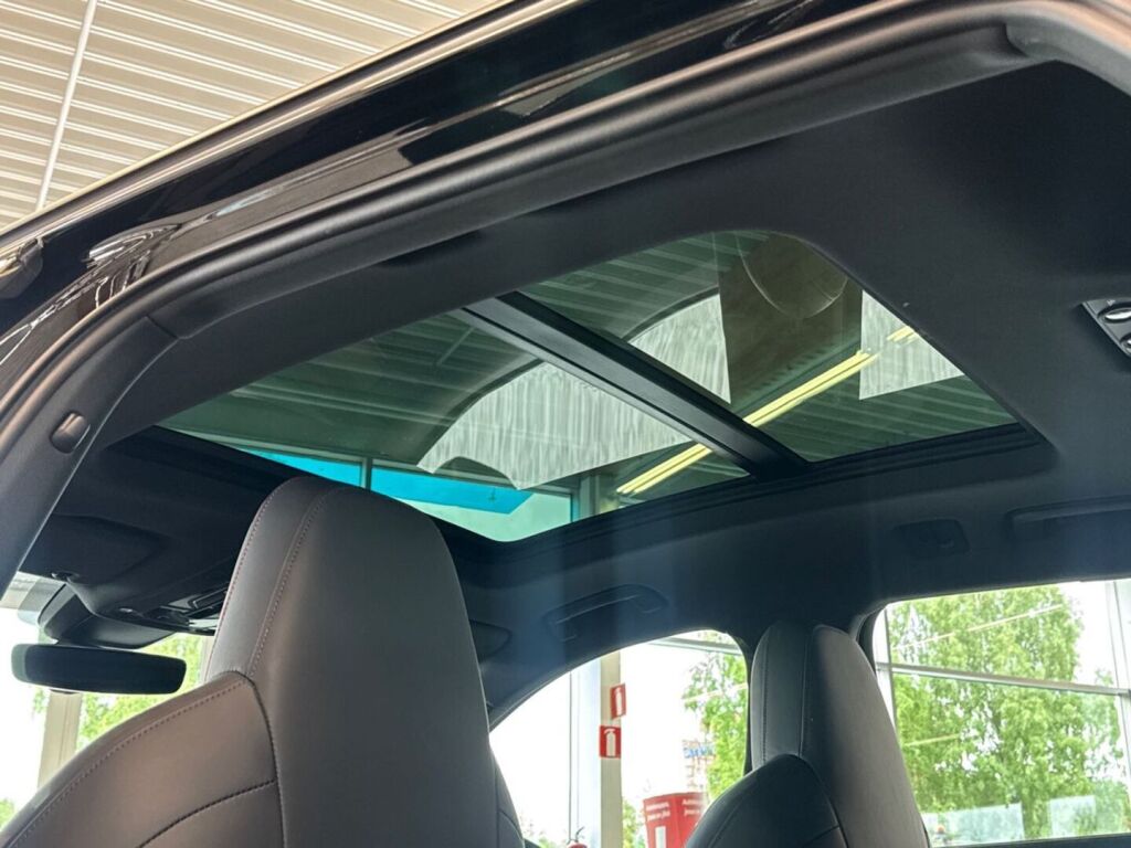 Audi e-tron 2022 Musta