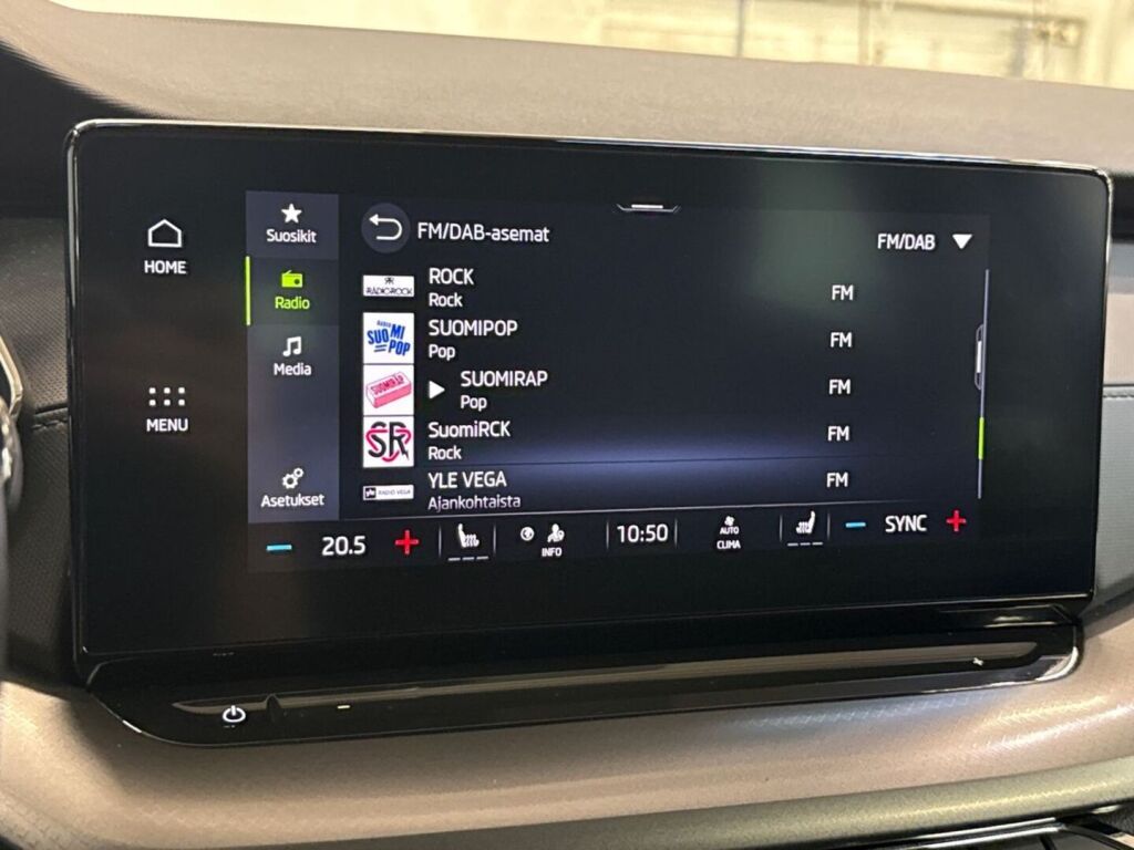 Skoda Octavia 2022 Sininen