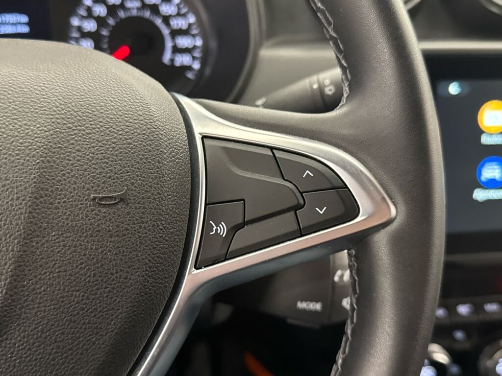 Dacia Duster 2022 Oranssi