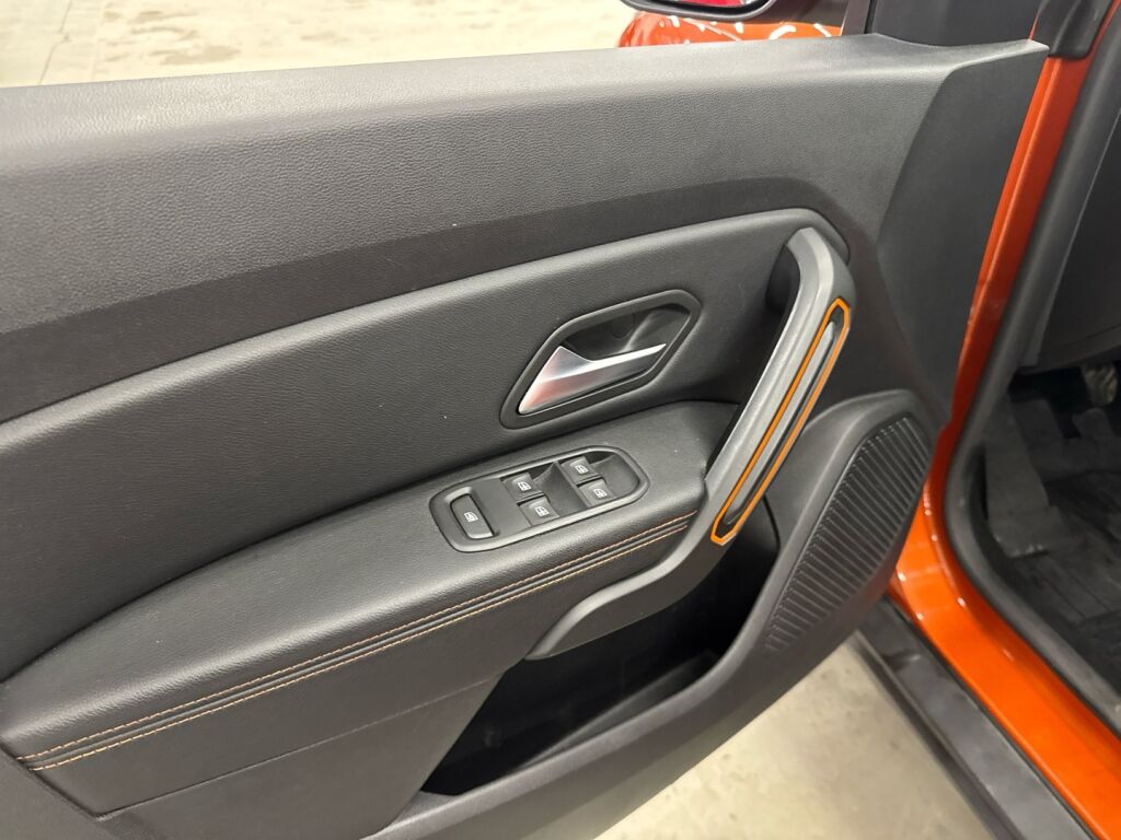 Dacia Duster 2022 Oranssi