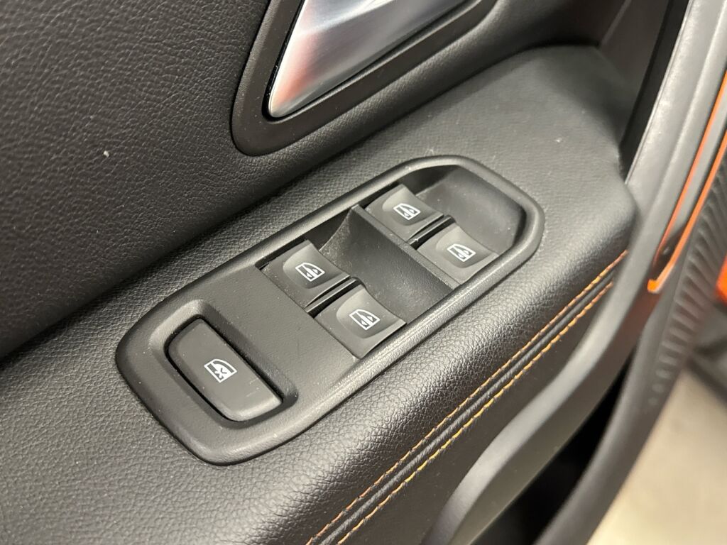 Dacia Duster 2022 Oranssi