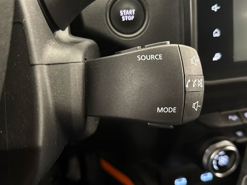 Dacia Duster 2022 Oranssi