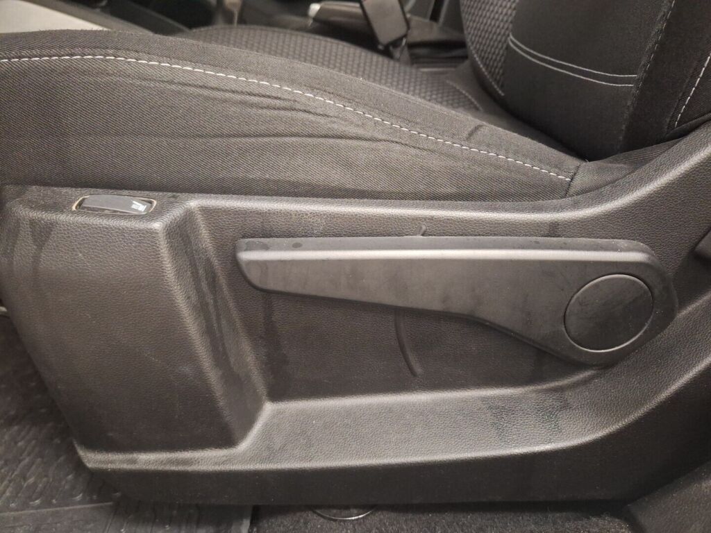 Dacia Duster 2022 Valkoinen