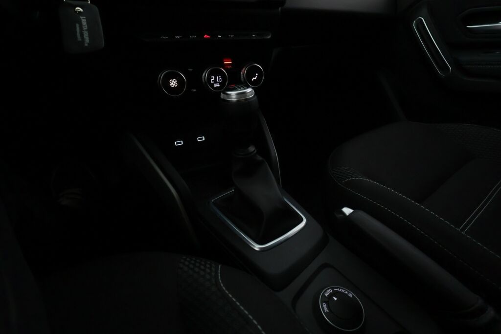 Dacia Duster 2022 Valkoinen