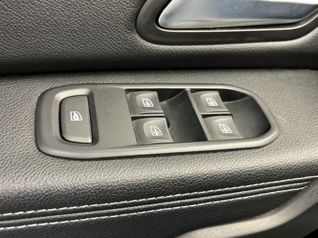 Dacia Duster 2022 Valkoinen