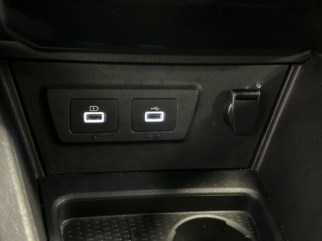 Dacia Duster 2022 Valkoinen