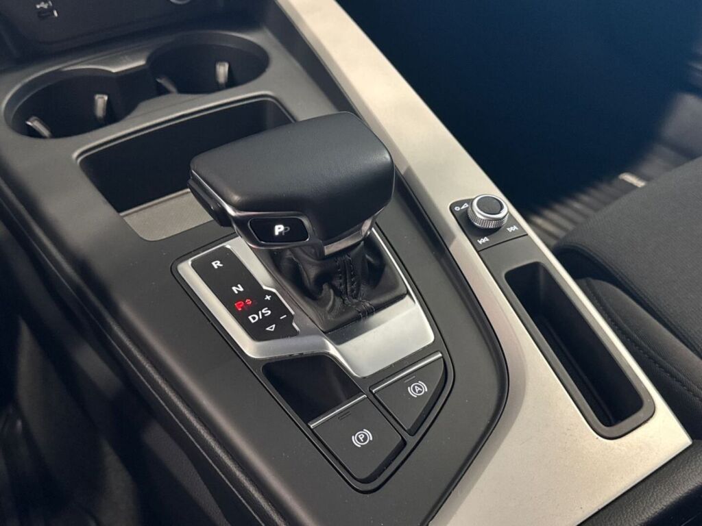 Audi A4 allroad quattro 2022 Musta