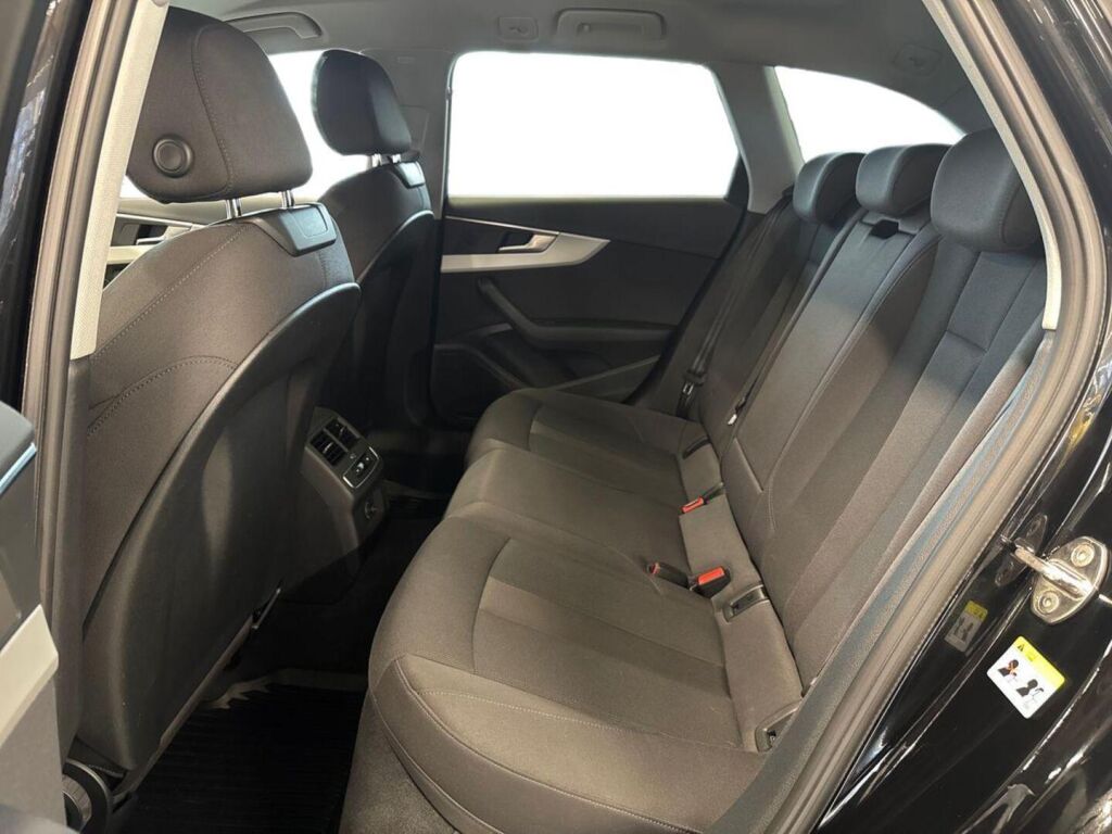 Audi A4 allroad quattro 2022 Musta