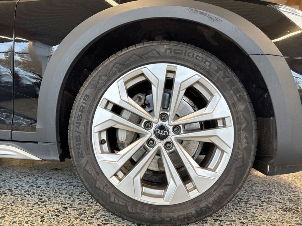 Audi A4 allroad quattro 2022 Musta