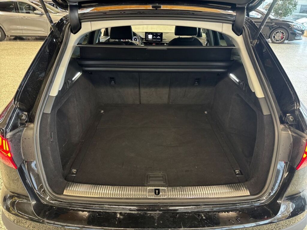 Audi A4 allroad quattro 2022 Musta