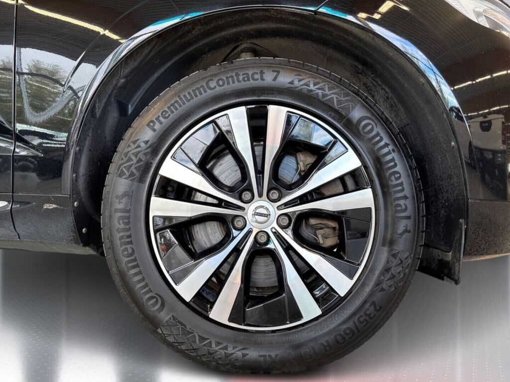 Volvo XC60 2023 Musta