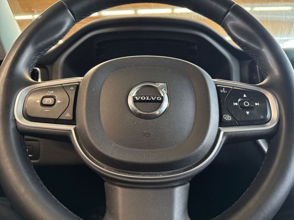 Volvo XC60 2023 Musta