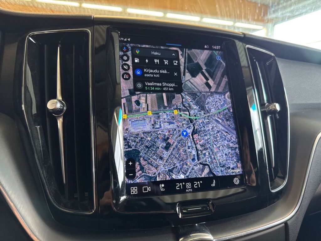 Volvo XC60 2023 Musta