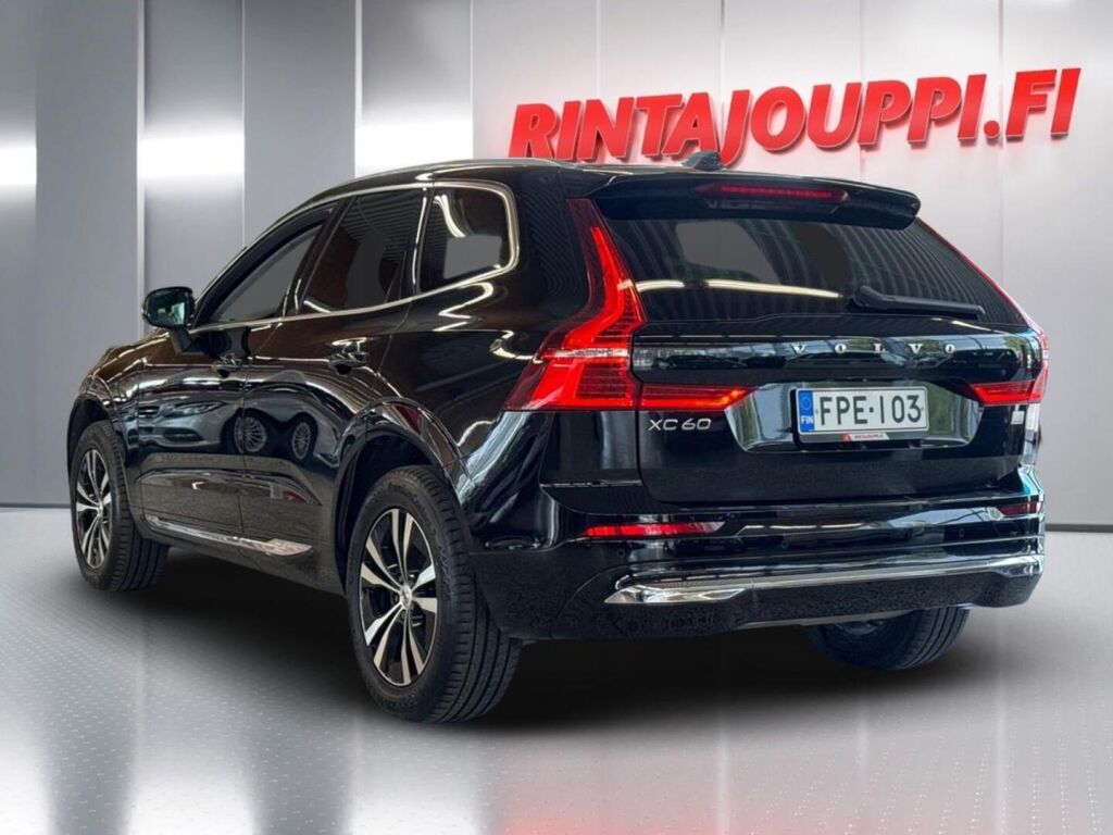 Volvo XC60 2023 Musta