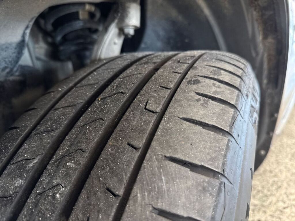 Volvo XC60 2023 Musta